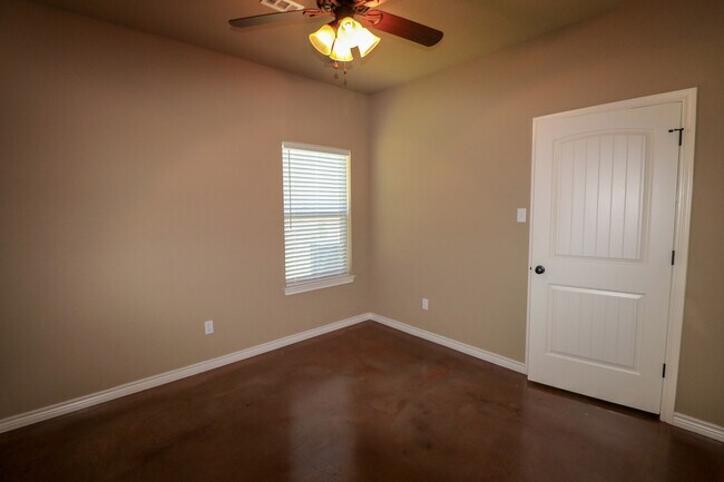 Building Photo - 3125 Silver Saddle Dr