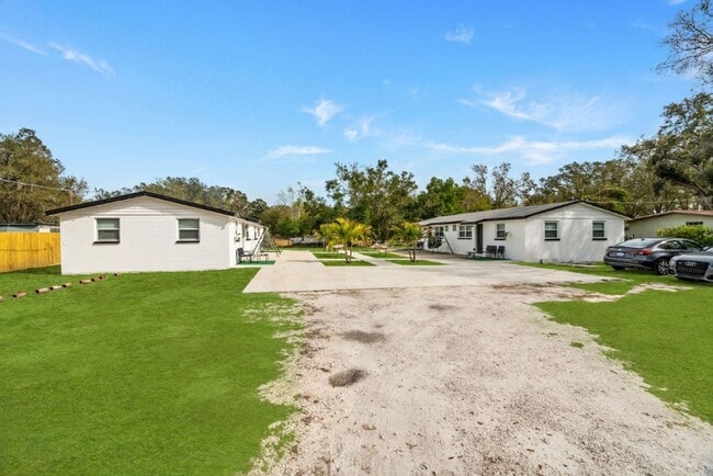 Building Photo - The peaceful place