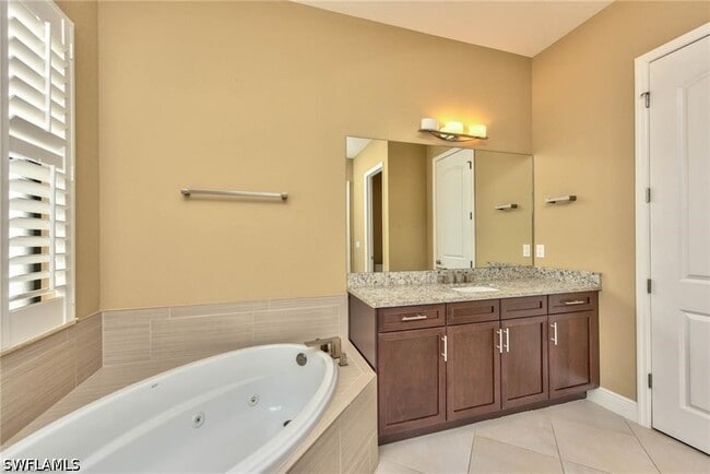 Building Photo - 1614 Serrano Cir