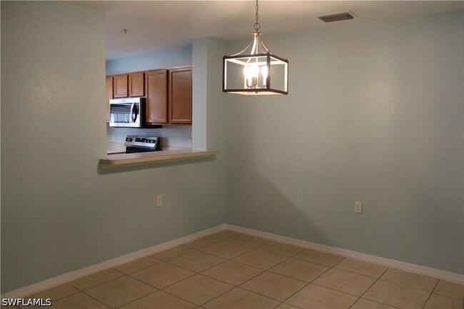 Building Photo - 9076 Gervais Cir