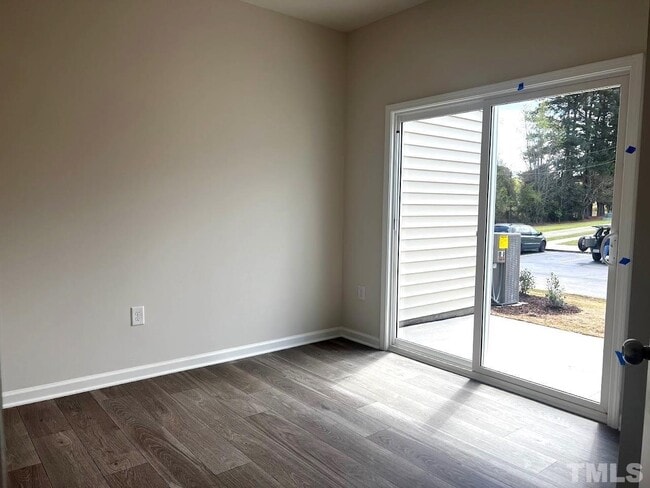 Building Photo - Beautiful 3 Bedroom 2.5 bath