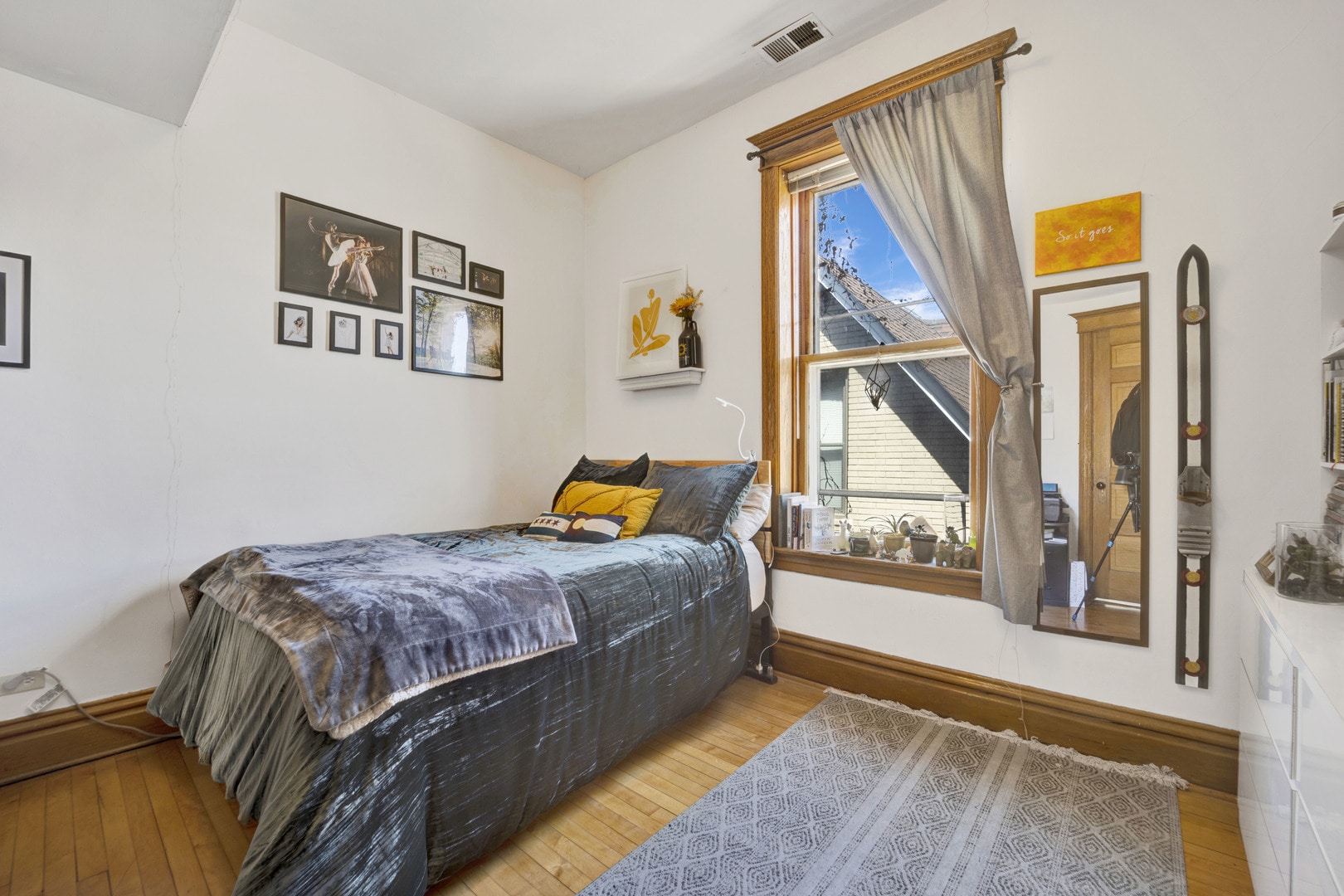 Building Photo - 3135 N Clifton Ave