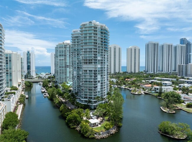 Building Photo - 16500 Collins Ave