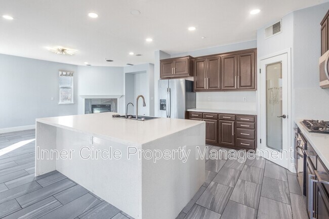 Building Photo - 812 Shasta Daisy Dr