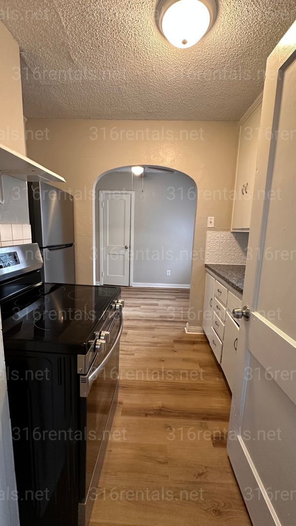 Building Photo - $950 - 2 bed 1 bath - Beautiful single family home*COMING SOON*