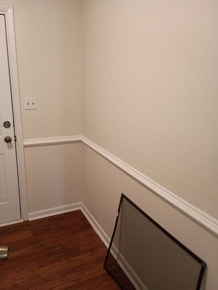 Building Photo - 921 Odom Dr