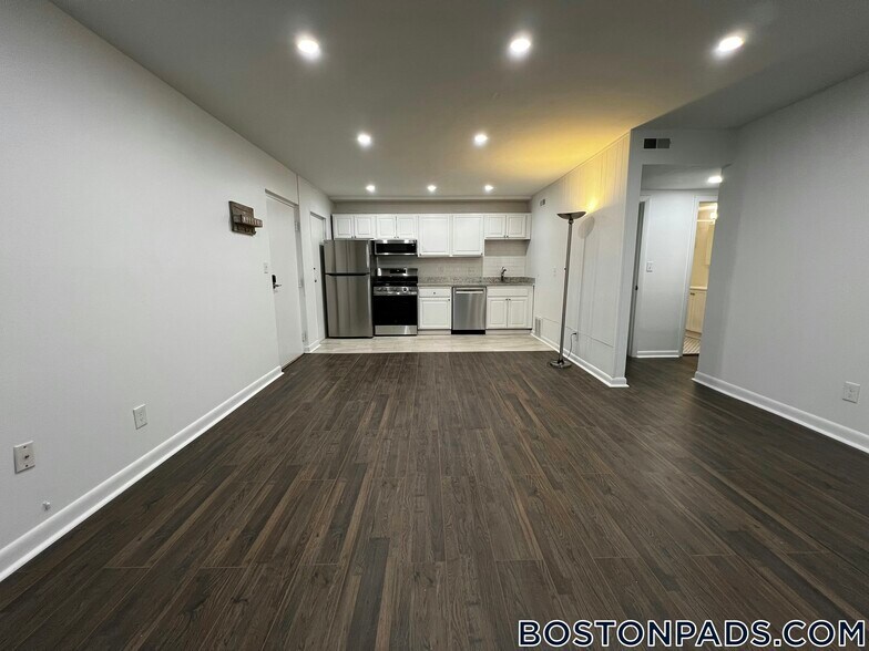 Building Photo - 20 Hubbard Park Rd