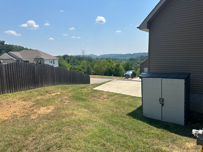 Building Photo - Incredible views 4 bed / 2.5 bath, master on main