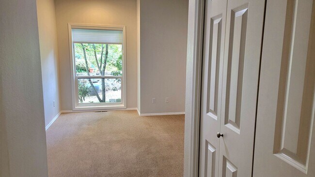 Building Photo - Beautiful Contemporary 3 bed/2ba home in M...