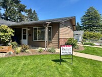 Building Photo - Two Bedroom Flat in North Salem with new H...