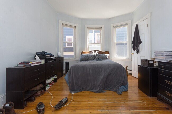 Building Photo - 168 Hillside St