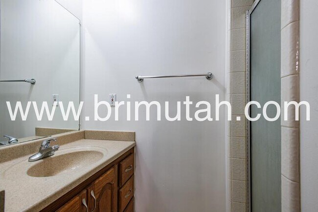 Building Photo - 4670 Stratton Dr E