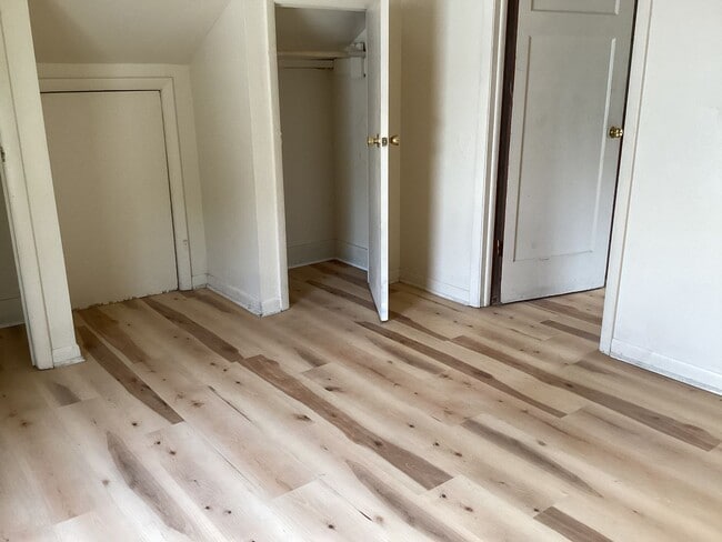 Building Photo - 4 Bedroom Single Family