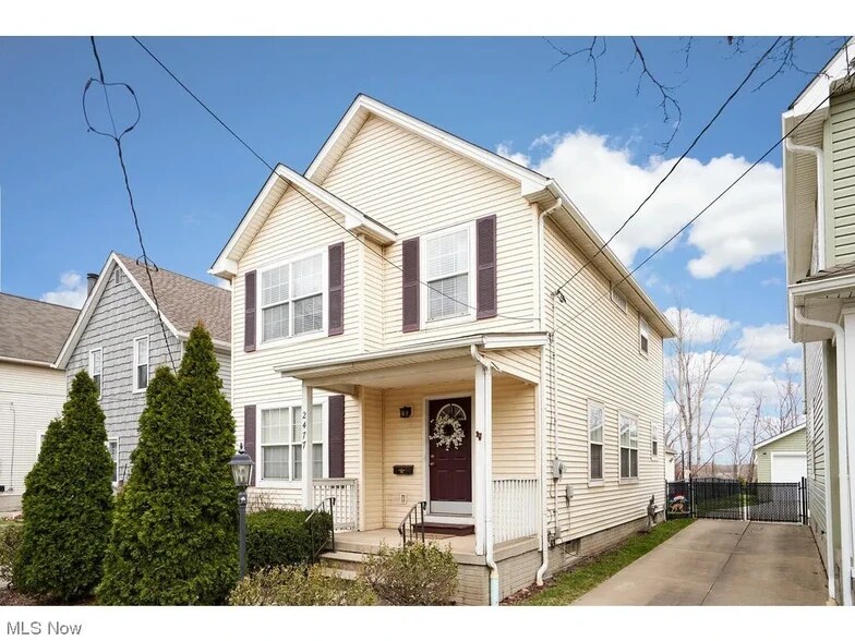 Primary Photo - 2477 W 5th St