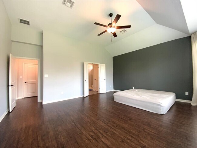 Building Photo - 3307 Columbus Way