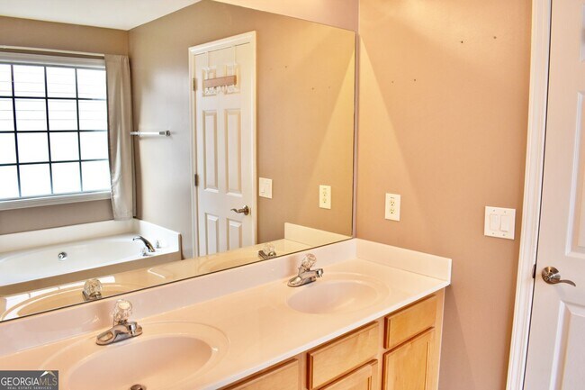 Building Photo - 2015 Lisa Springs Dr SW