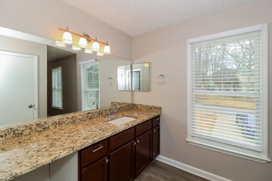 Building Photo - 4067 Keheley Glen Dr