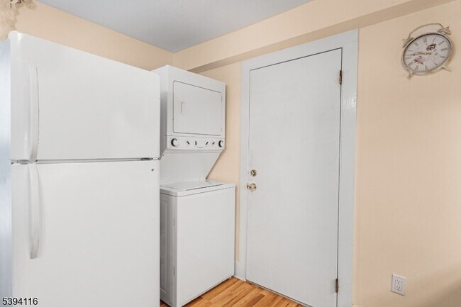 Building Photo - 10 Kenvil Ave