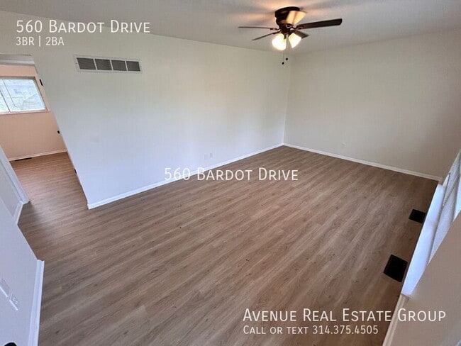Building Photo - 560 Bardot Dr