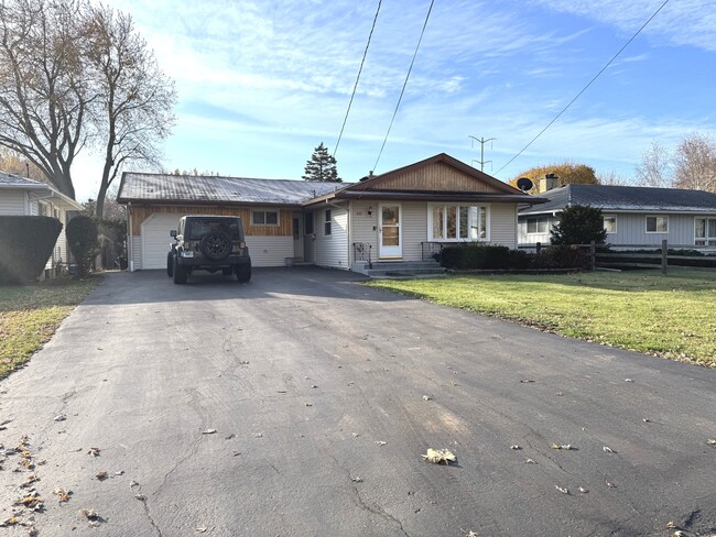 Building Photo - 3133 21st Pl