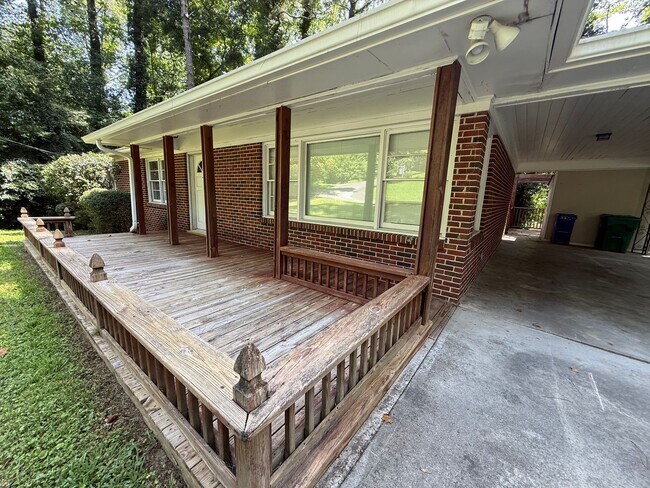 Building Photo - 1476 Lively Ridge Rd NE