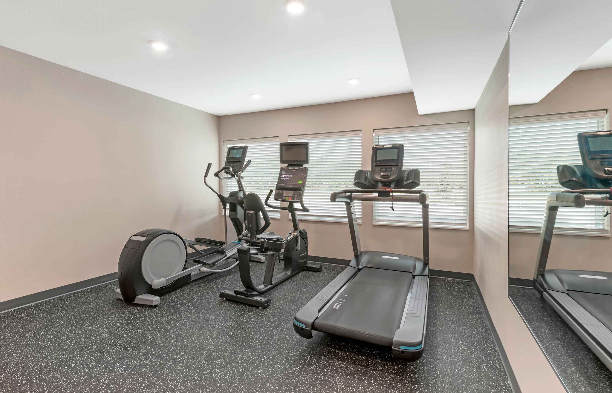 Building Photo - Furnished Studio-Wildwood