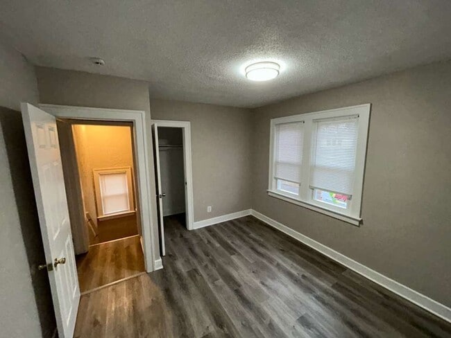 Building Photo - Two units, one home!