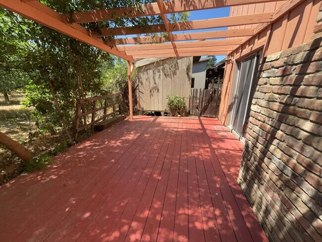 Building Photo - Beautiful West Davis home available in June