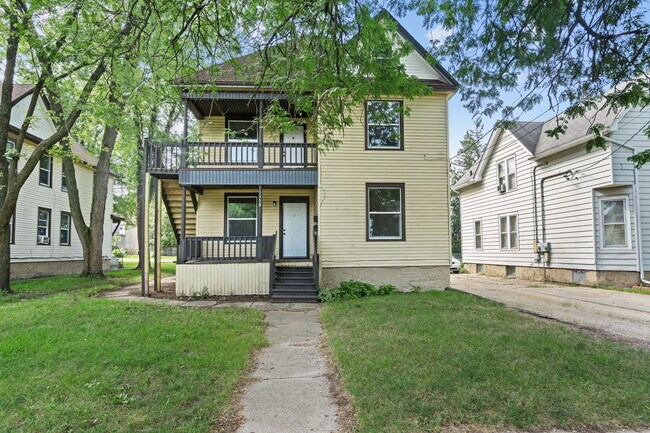 Building Photo - 1439 8th Ave