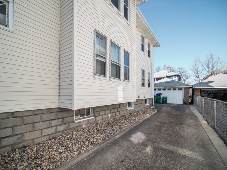 Building Photo - 99 2nd St