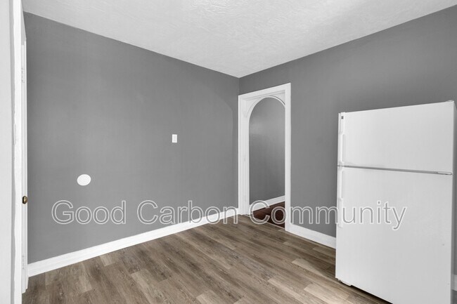 Building Photo - 326 Elmwood Ave