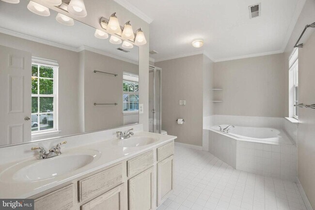 Building Photo - 6020 Moonsails Ln