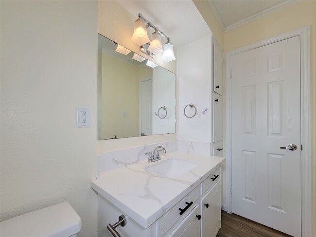 Building Photo - 12611 Dermott Dr