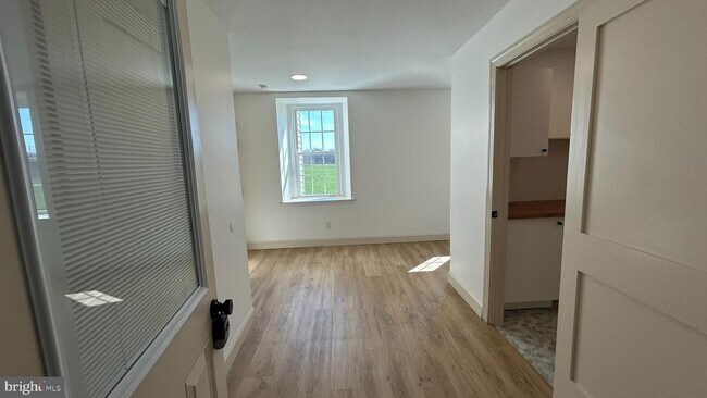 Building Photo - 165 Ammon Rd