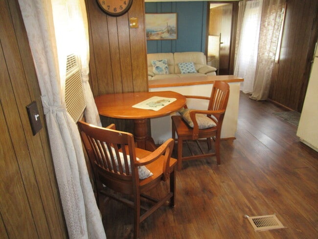 Building Photo - Cozy 2-Bedroom Home for Lease in Western Lincoln County – Move-In Ready!