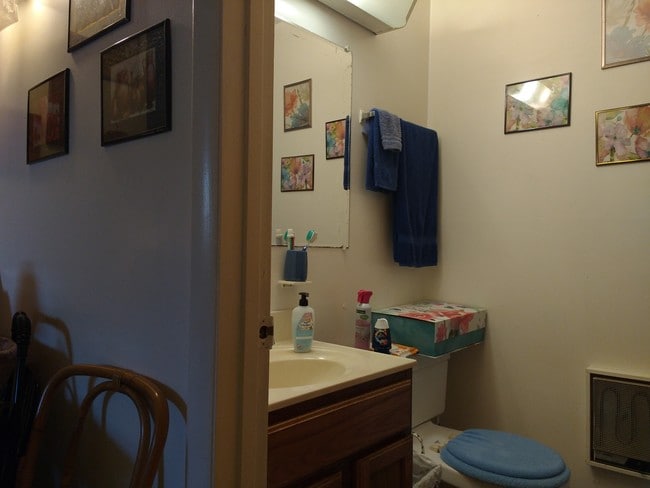 Building Photo - 1557 Main St