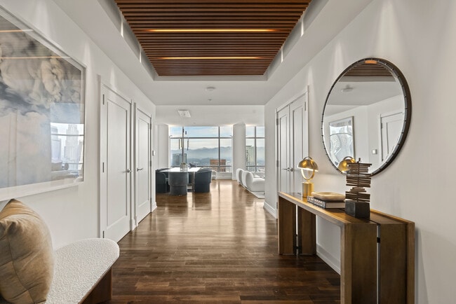 Building Photo - 900 W Olympic Blvd