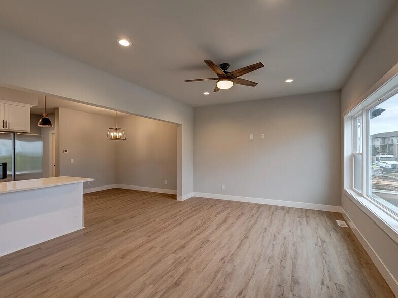 Building Photo - 115 Prairie Heights Dr