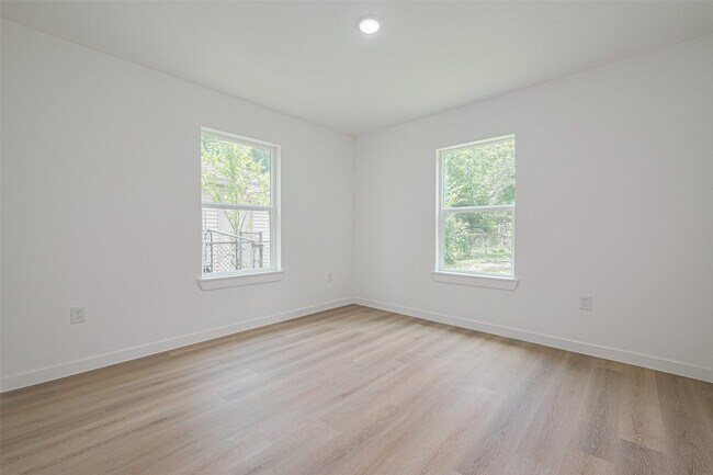 Building Photo - 606 Cresline St
