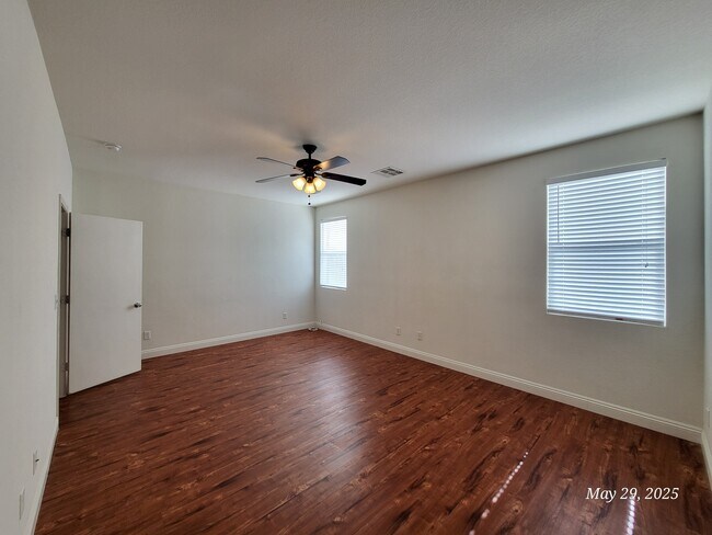 Building Photo - 8279 Pearl Diver Ct