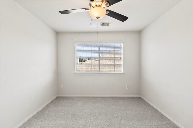 Building Photo - 427 Pinewood Ridge Dr