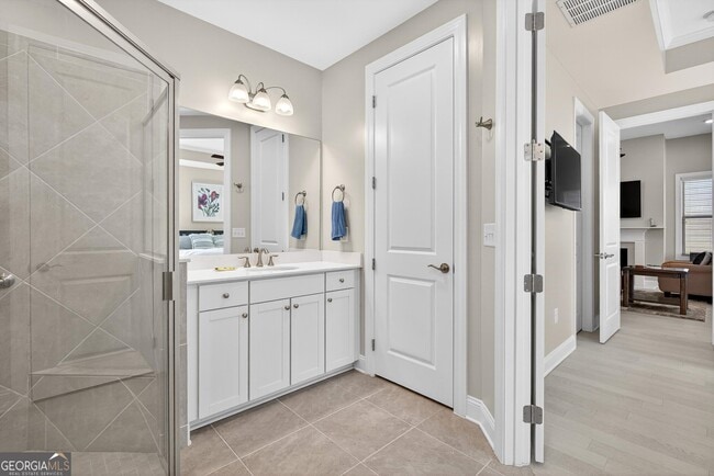 Building Photo - 133 Iron Oak Dr