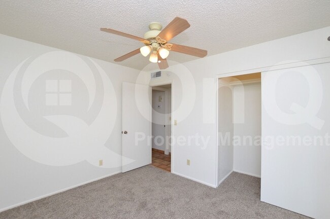 Building Photo - 1559 E Drake Dr