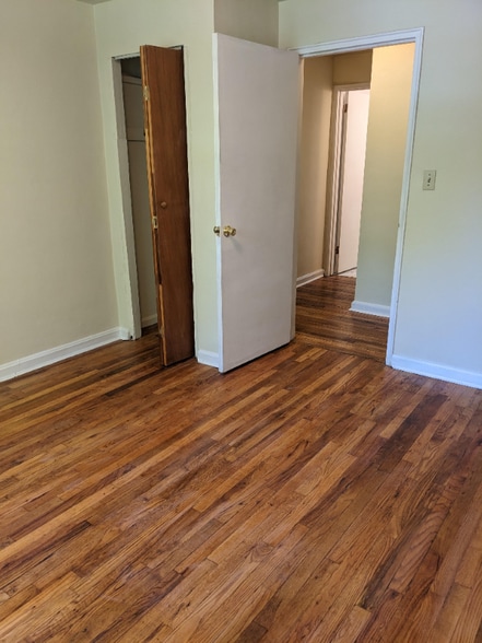 Building Photo - 5932 Belmont Ave