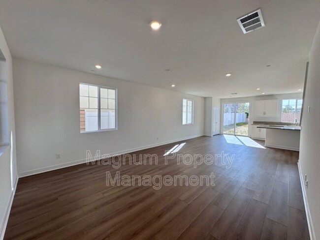 Building Photo - 30769 Valley Heights Dr.
