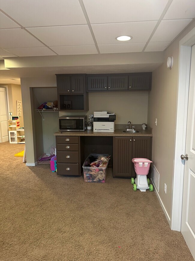 Building Photo - 955 Acorn Dr