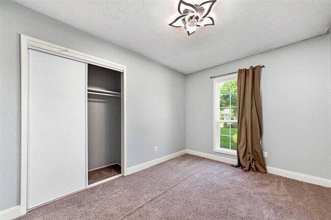 Building Photo - 5231 Wickview Ln