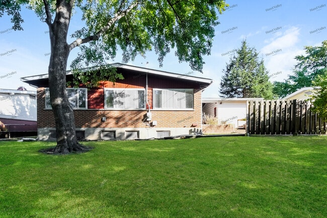 Building Photo - 1405 Arlington Dr