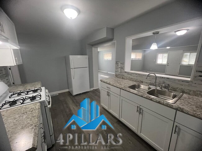 Building Photo - "Spacious 4-Bed, 2-Bath Gem on Kentucky Street – 2,178 Sq. Ft. of Comfort!"