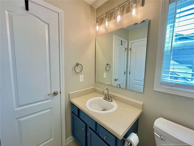 Building Photo - 5325 Wallbrook Dr